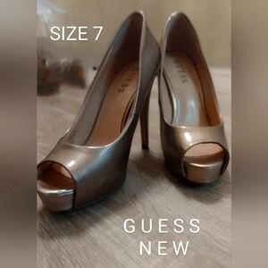 GUESS Women's Gold Peep Toe Heels